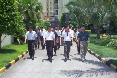 代表團(tuán)參觀國際花園 代表團(tuán)參觀國際花園