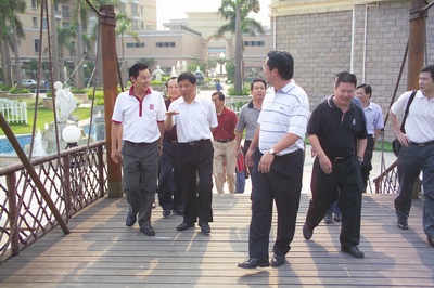 代表團(tuán)參觀中山古鎮(zhèn)燈都華廷 代表團(tuán)參觀中山古鎮(zhèn)燈都華廷