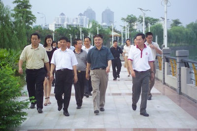 代表團(tuán)參觀藍(lán)波灣公園 代表團(tuán)參觀藍(lán)波灣公園